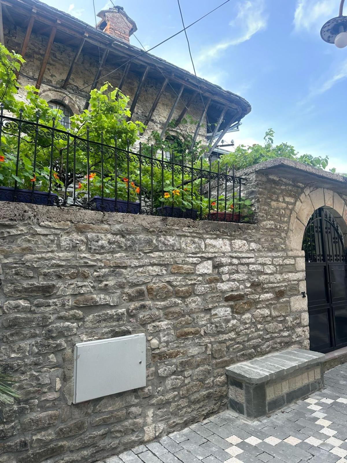 Traditional House Shapllo Gjirokastër 외부 사진